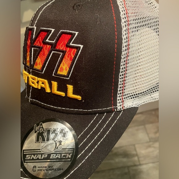 LA KISS Football Black and Orange Bottle Opener Snapback Hat NWOT - Picture 6 of 8
